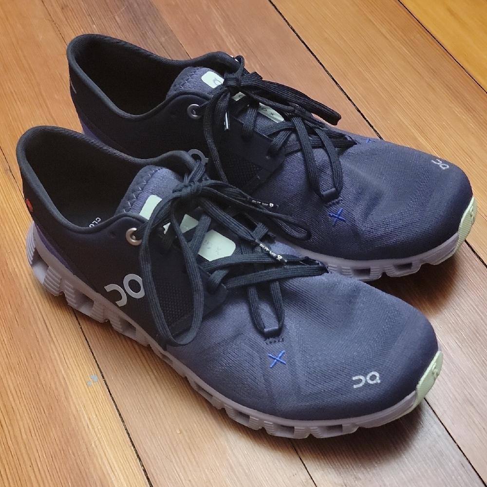 On RunningCloud X 3 Women's Sz9